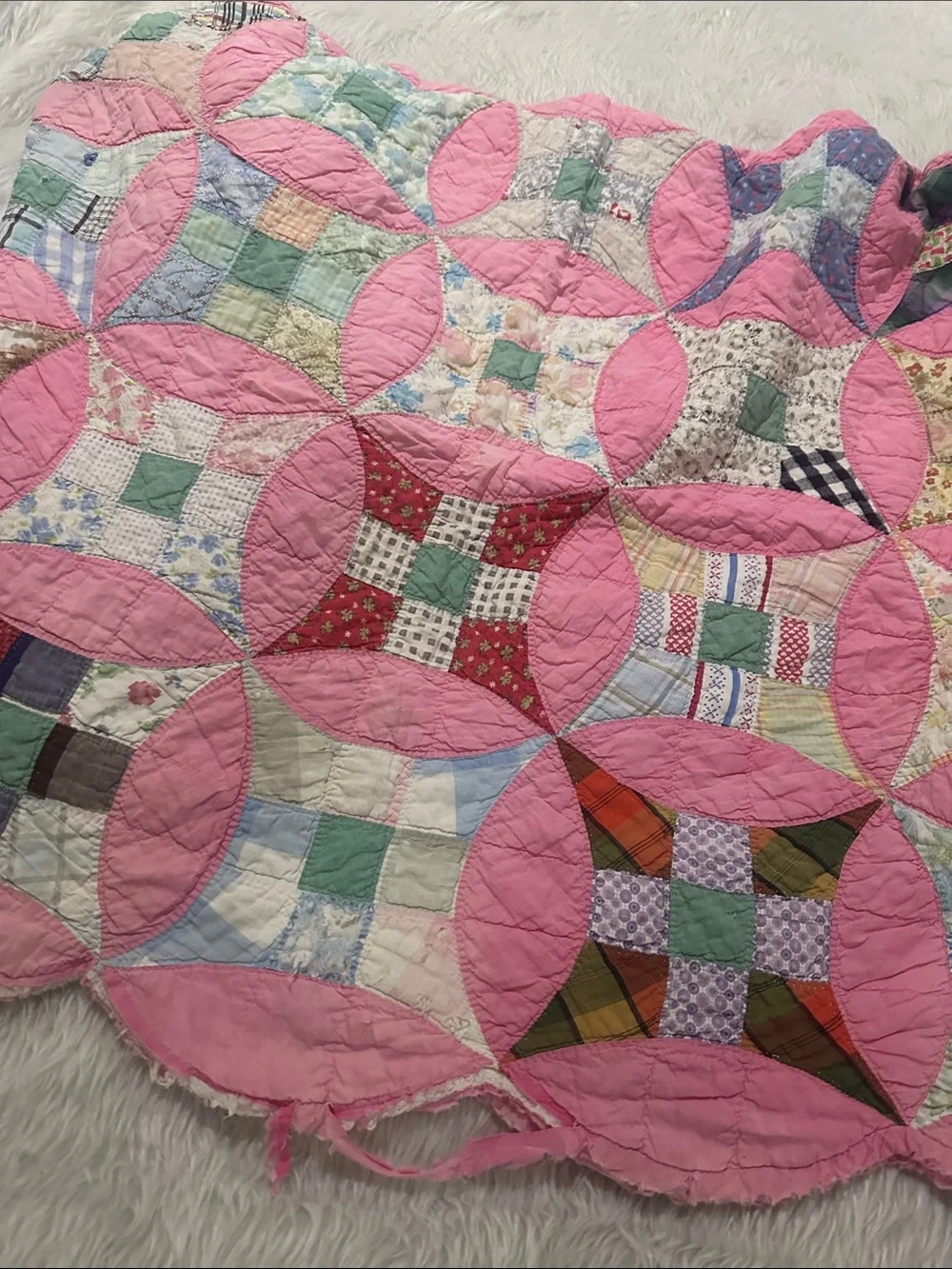 Vintage Patchwork Pink Quilted Throw - Classic Circle Pattern